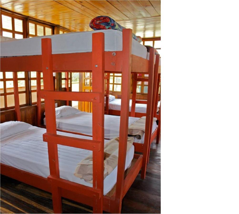 Coral Reef Surf Hostel And Camp Tamarindo Rom bilde