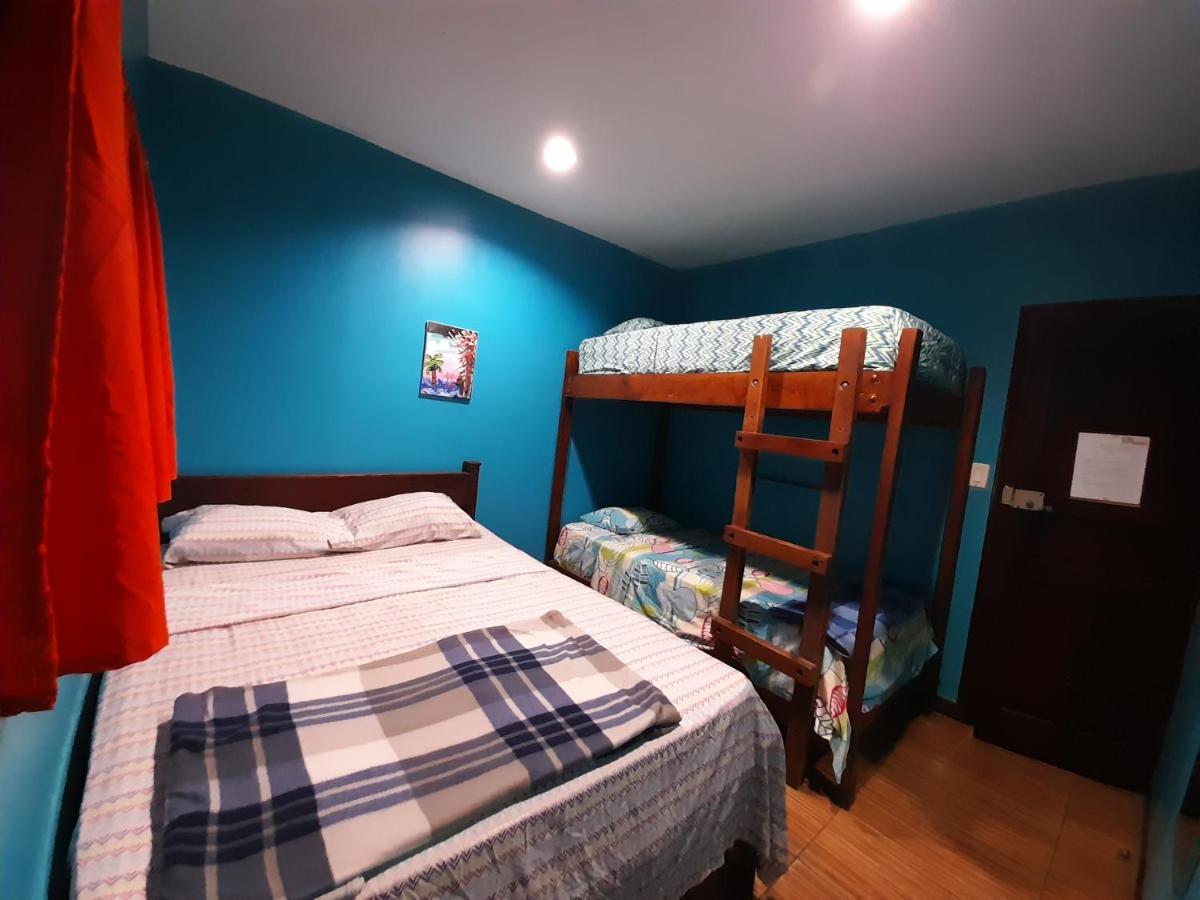 Coral Reef Surf Hostel And Camp Tamarindo Eksteriør bilde